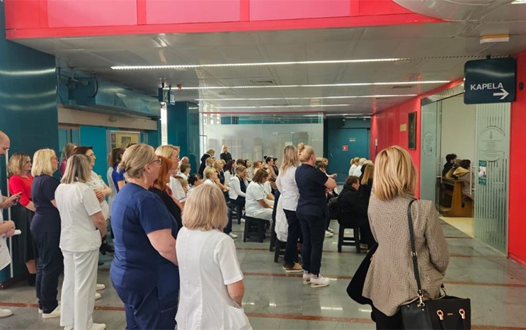 Biskup Razum predvodi misno slavlje blagdana Gospe Lurdske u kapeli KB Dubrava